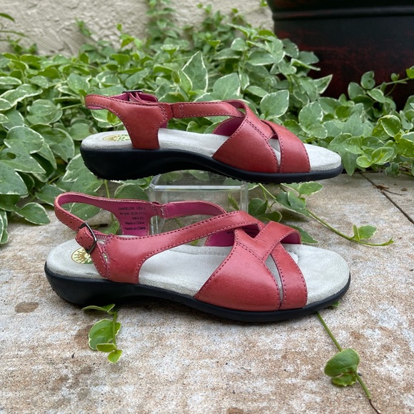 Earth Shoes Size 6. Salmon color. Bought and not worn. - Picture 2 of 5